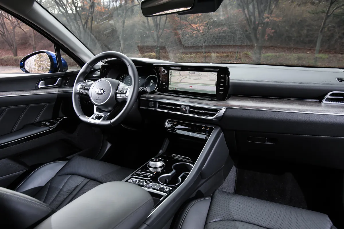 2021-kia-optima-013