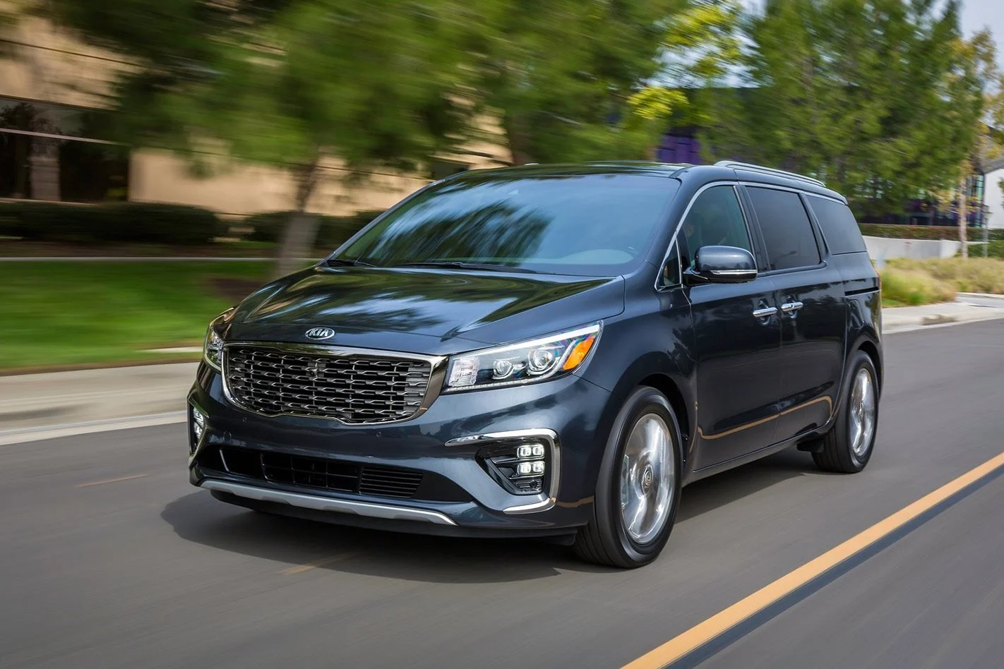 47b5ab9c-Kia-Carnival-MAIN